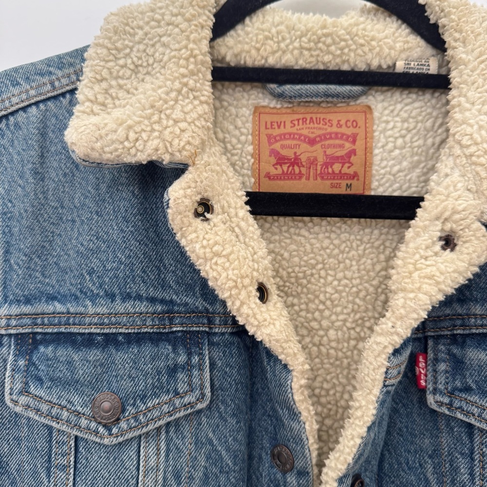 Levi's Sherpa-Lined Denim Jacket - Picture 2 of 4